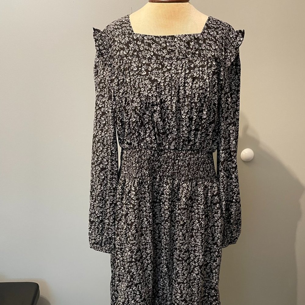 NEW Alice Co classic floral dress with bloused sleeves